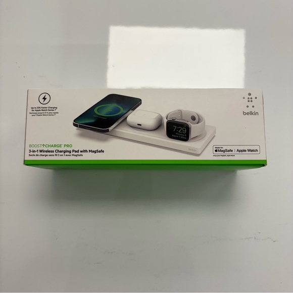 Belkin BOOST↑CHARGE PRO 3-in-1 MagSafe WirelessiPhone Apple Watch AirPods